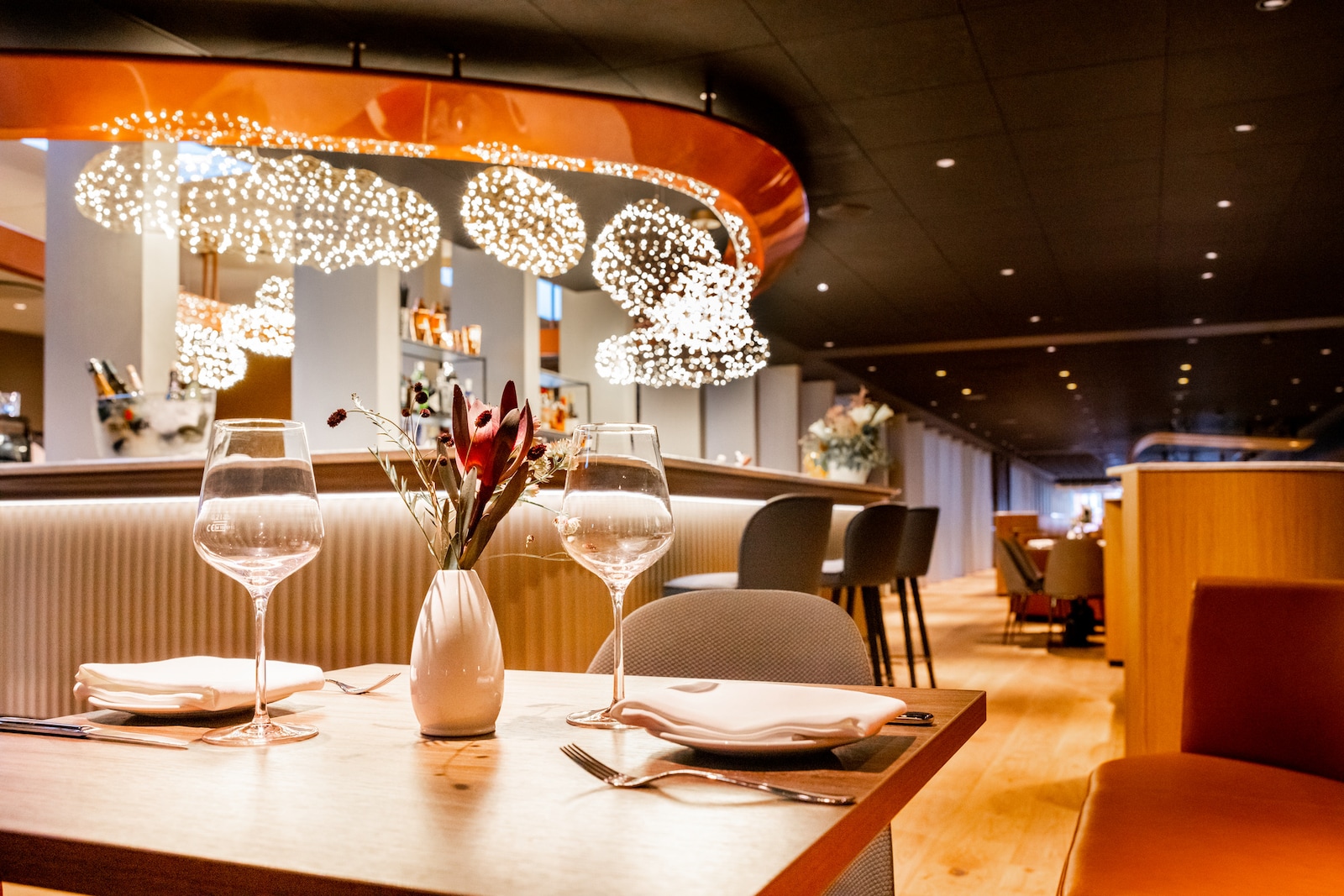 NH_Collection_Copenhagen_Bar_dinner_table_setup_lamps_light_on
