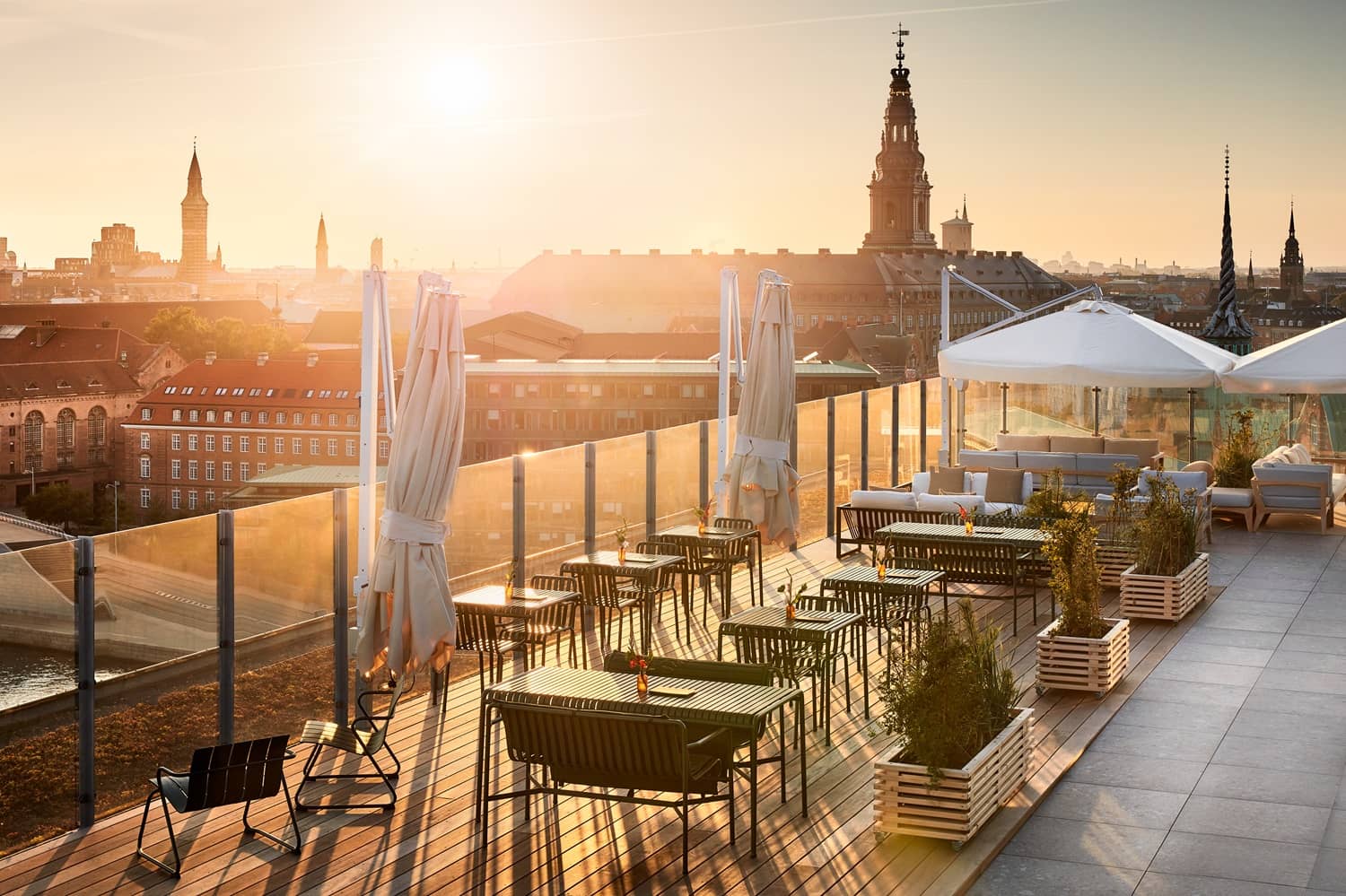 NH_Collection_Copenhagen_Bar_Rooftop_sunrise